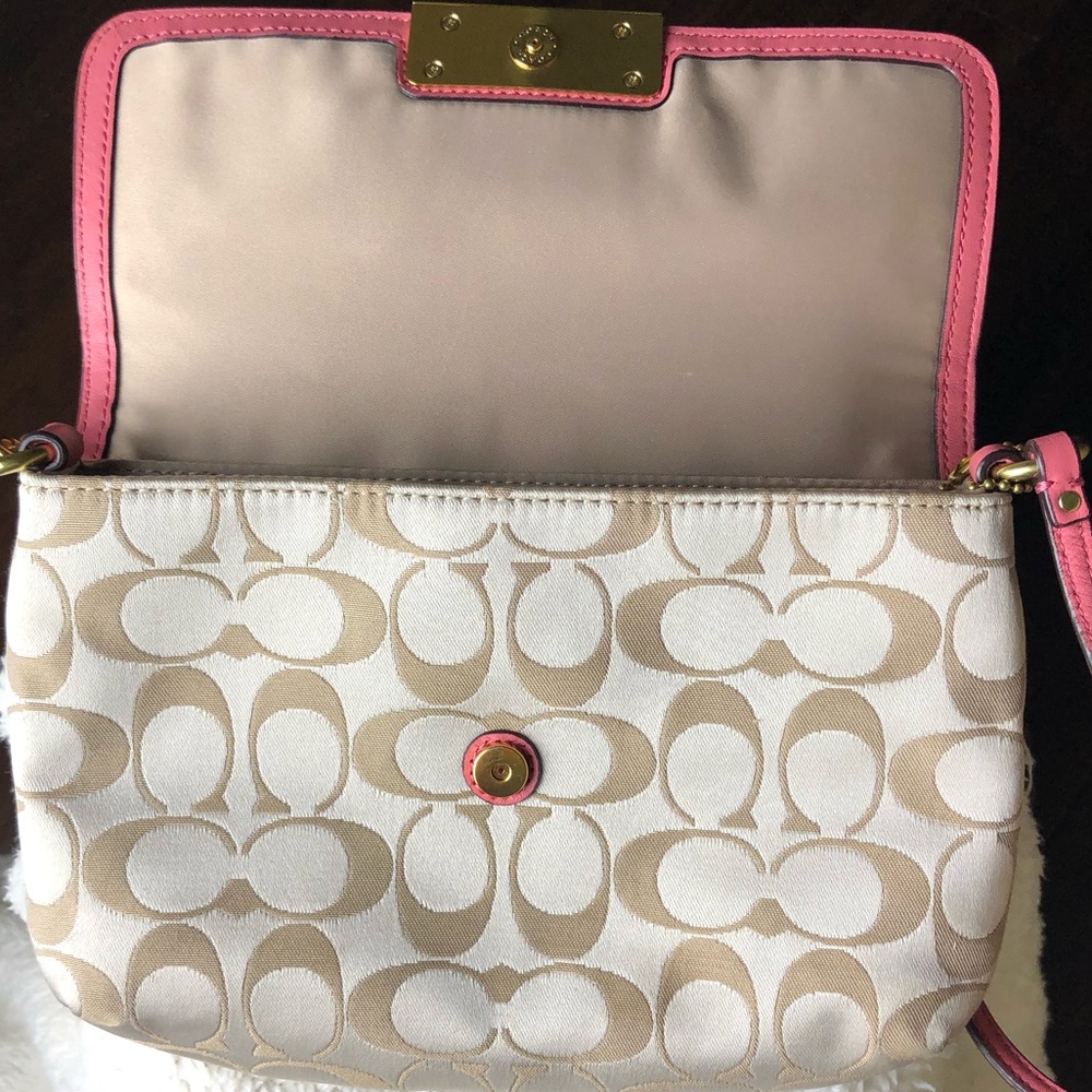 Coach Crossbody Bag - Picture 4 of 8